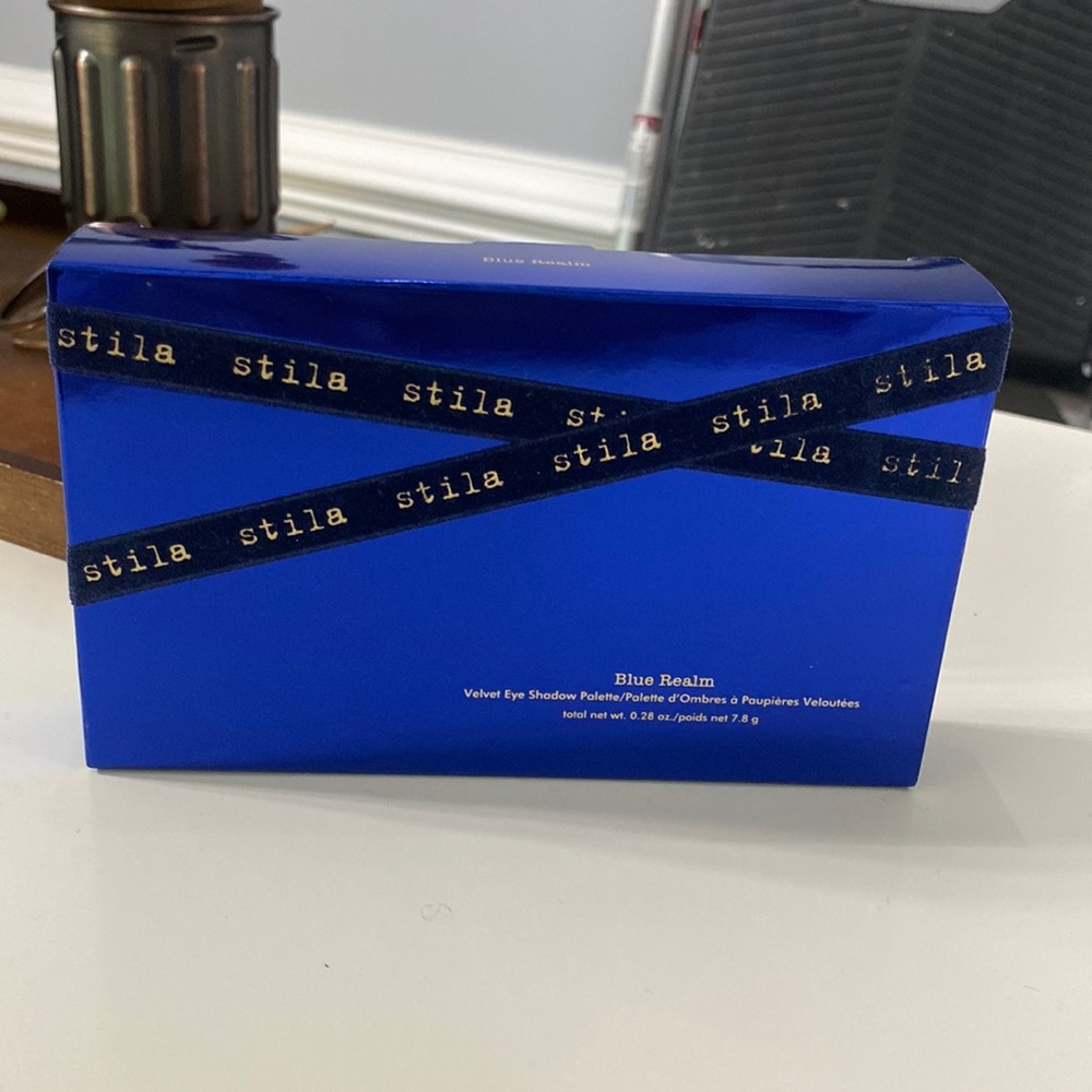 Stila blue Realm velvet eye shadow palette